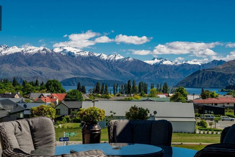 Photo of property in 15 Little Alpha Loop, Wanaka, 9305