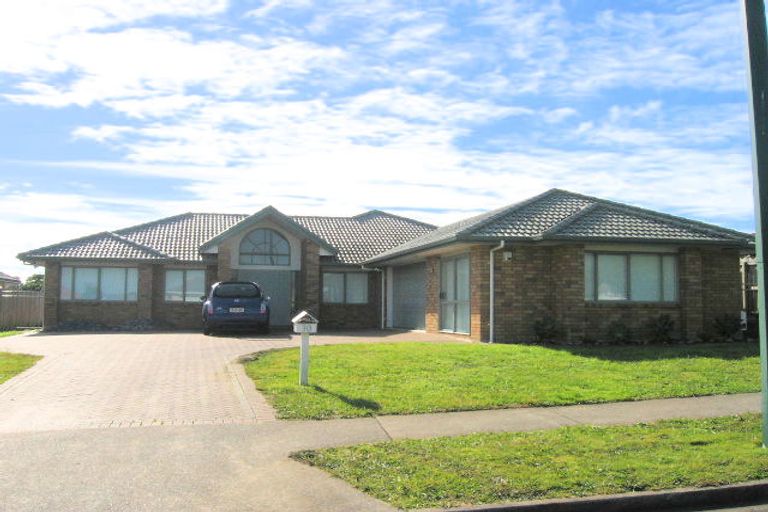 Photo of property in 30 Maghera Drive, East Tamaki Heights, Auckland, 2016