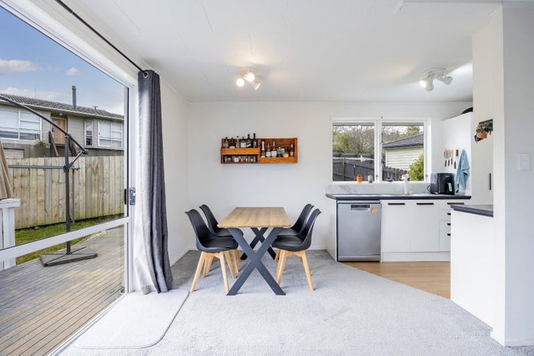 Photo of property in 17 Magdalen Place, West Harbour, Auckland, 0618