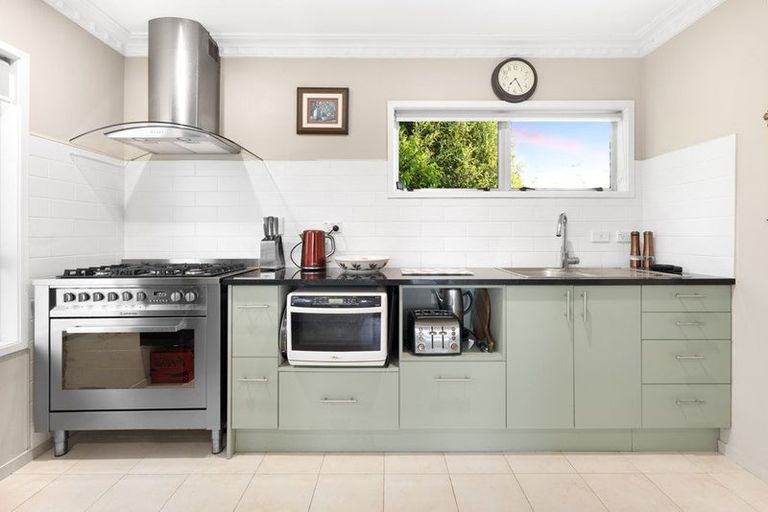 Photo of property in 16 Langford Place, Dairy Flat, Albany, 0792
