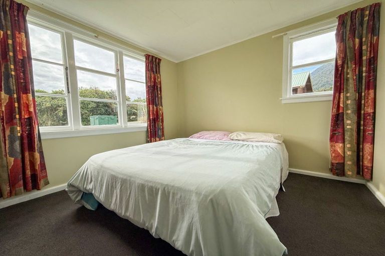 Photo of property in 13 Main Road, Fox Glacier, 7886