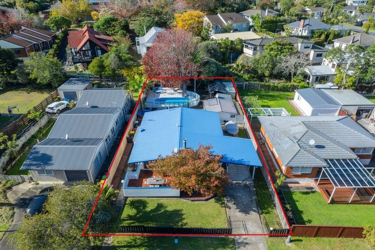 Photo of property in 11 Arosa Place, Forrest Hill, Auckland, 0620