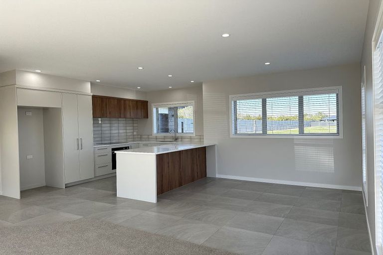 Photo of property in 10 George Yee Place, Taradale, 4112