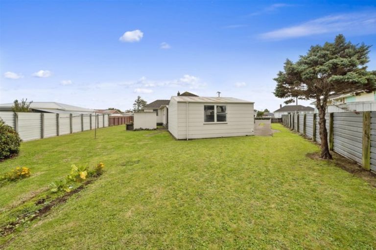 Photo of property in 3 Sutton Place, Hawera, 4610