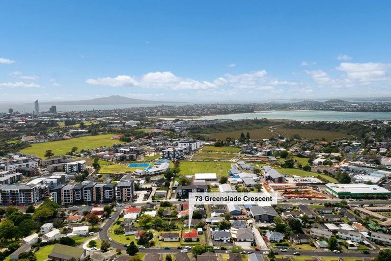 Photo of property in 73 Greenslade Crescent, Northcote, Auckland, 0627