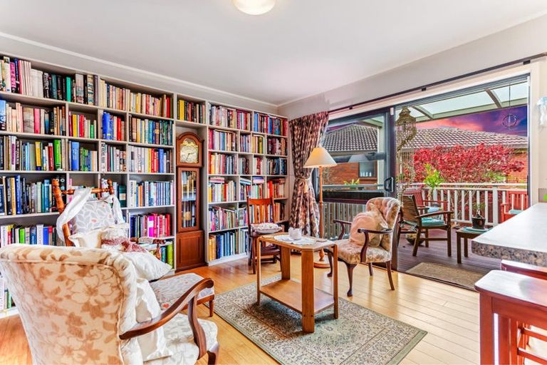 Photo of property in 8 Petrel Place, Massey, Auckland, 0614