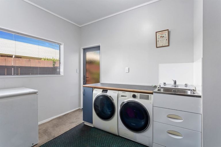 Photo of property in 15 Edgewater Grove, Whakatane, 3120