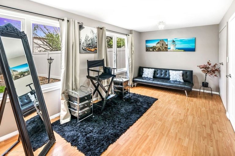 Photo of property in 36 Hartley Terrace, Massey, Auckland, 0614