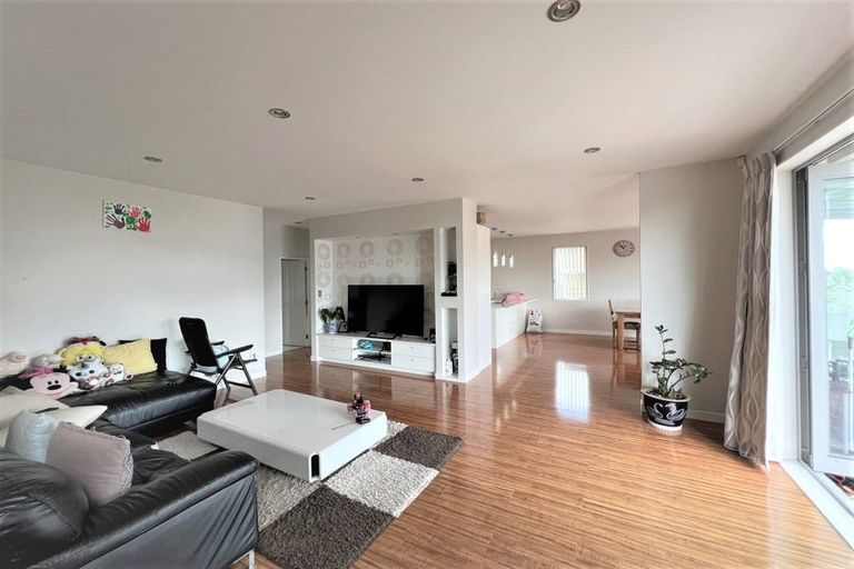 Photo of property in 27 Mantra Road, Massey, Auckland, 0614