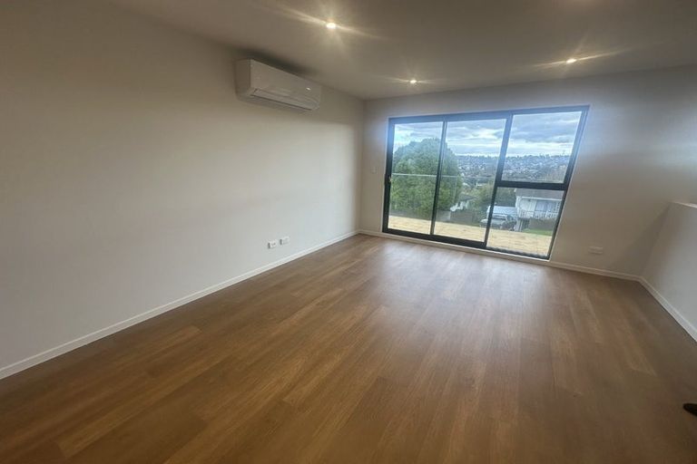 Photo of property in 35 Cedar Heights Avenue, Massey, Auckland, 0614