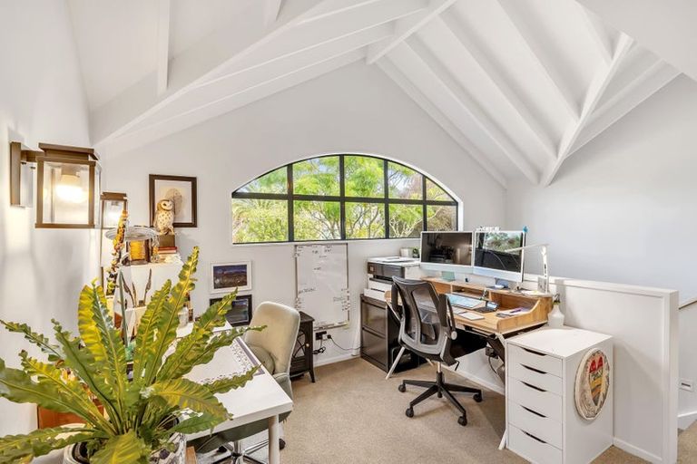 Photo of property in 3 San Ambrosio Rise, Henderson, Auckland, 0612