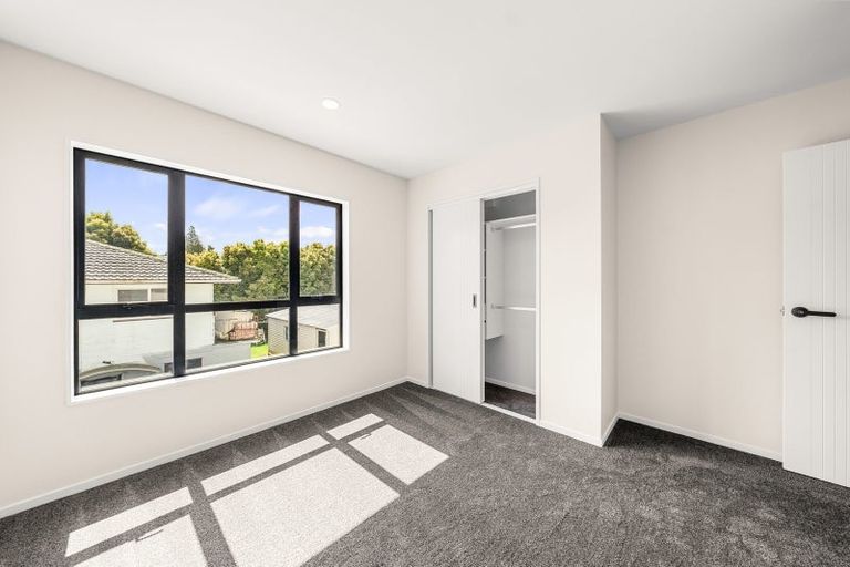 Photo of property in 40 Allington Road, Massey, Auckland, 0614