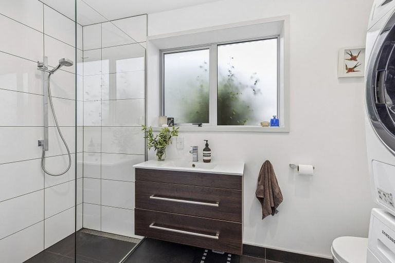 Photo of property in 14a Ferry Street, Seatoun, Wellington, 6022