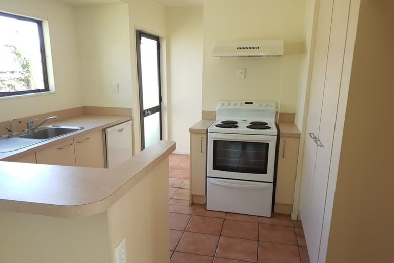 Photo of property in 26 Newington Road, Henderson, Auckland, 0612