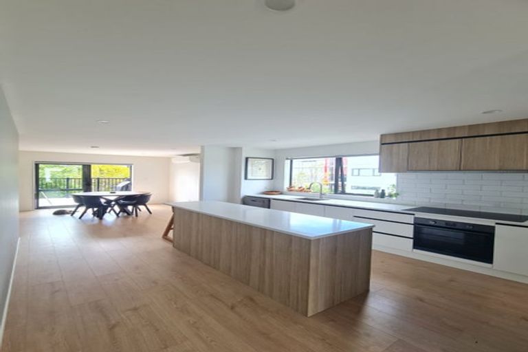 Photo of property in 5 Falcon Crescent, Hobsonville, Auckland, 0618