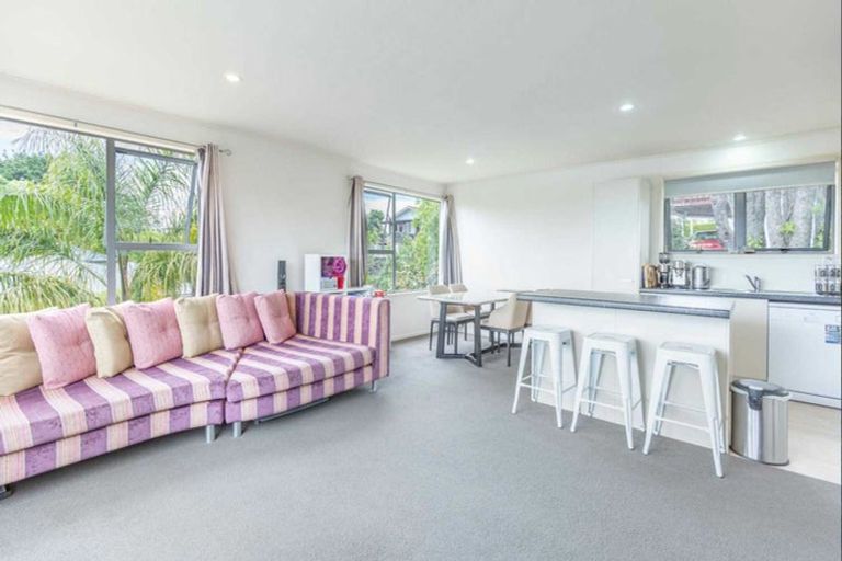 Photo of property in 33 Keegan Drive, Massey, Auckland, 0614