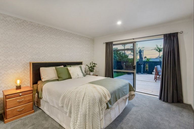 Photo of property in 12 Hawke Place, Pukekohe, 2120