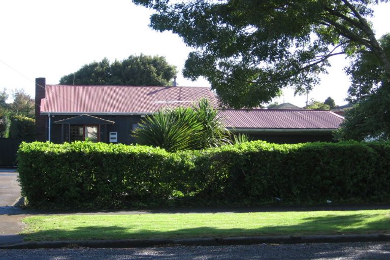 Photo of property in 8 Freyberg Avenue, Papatoetoe, Auckland, 2104