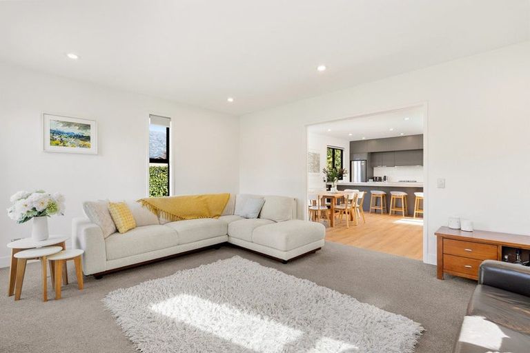 Photo of property in 2 Bridesdale Drive, Lake Hayes, Queenstown, 9304