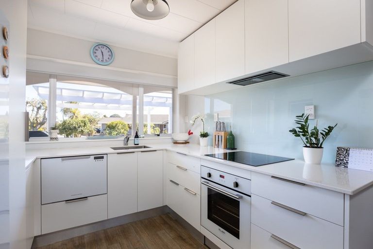 Photo of property in 51 Manu Crescent, Upper Vogeltown, New Plymouth, 4310