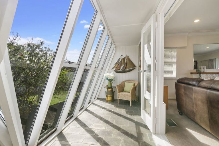 Photo of property in 15 Tudward Glade, Hillcrest, Auckland, 0627
