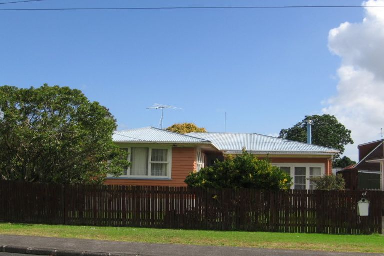 Photo of property in 61 Fairdene Avenue, Henderson, Auckland, 0610