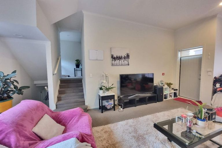 Photo of property in 11/2 Swan Hill Drive, Glen Eden, Auckland, 0602