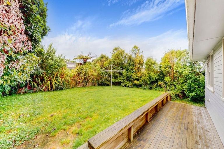 Photo of property in 6 Westleigh Way, Newlands, Wellington, 6037