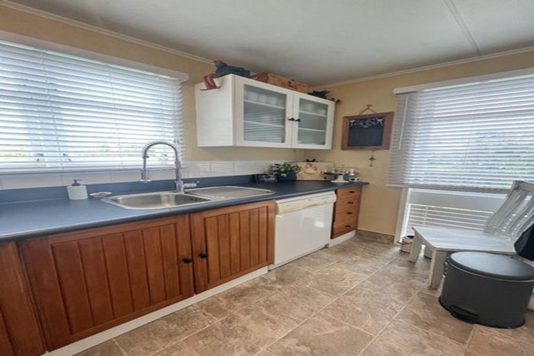 Photo of property in 40 Beaumaris Crescent, Ascot Park, Porirua, 5024