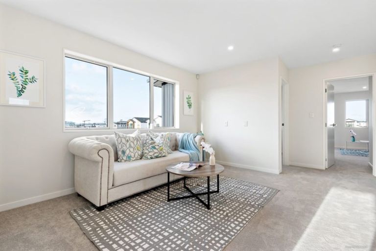 Photo of property in 16 Toanui Road, Hobsonville, Auckland, 0616