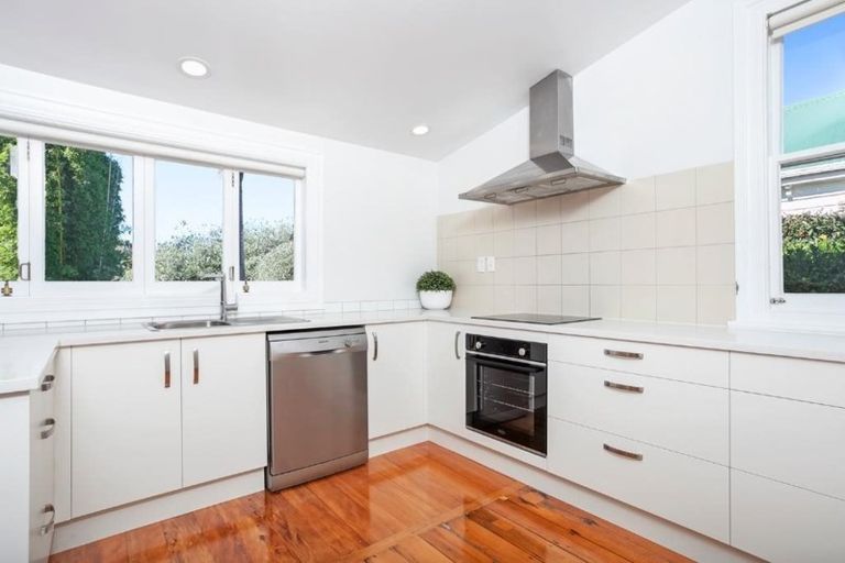 Photo of property in 12 Albany Road, One Tree Point, 0118