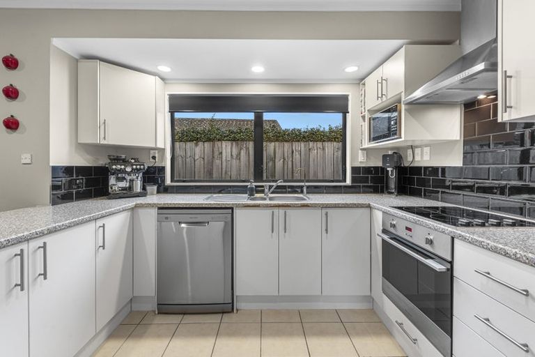 Photo of property in 13 Kurnell Drive, Botany Downs, Auckland, 2010
