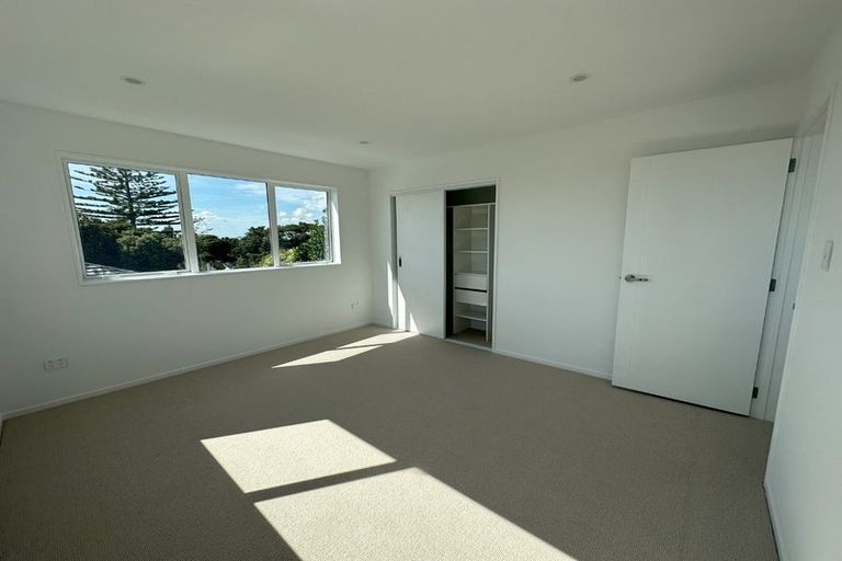 Photo of property in 2a Northgrove Avenue, Hillcrest, Auckland, 0627