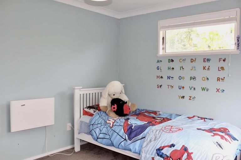 Photo of property in 56 Taipari Road, Te Atatu Peninsula, Auckland, 0610