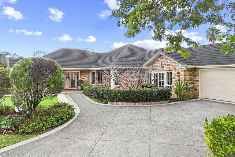 Photo of property in 12 San Jose Rise, Shamrock Park, Auckland, 2016