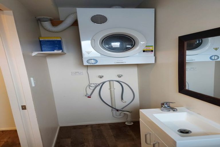 Photo of property in 12/138 Queens Drive, Lyall Bay, Wellington, 6022