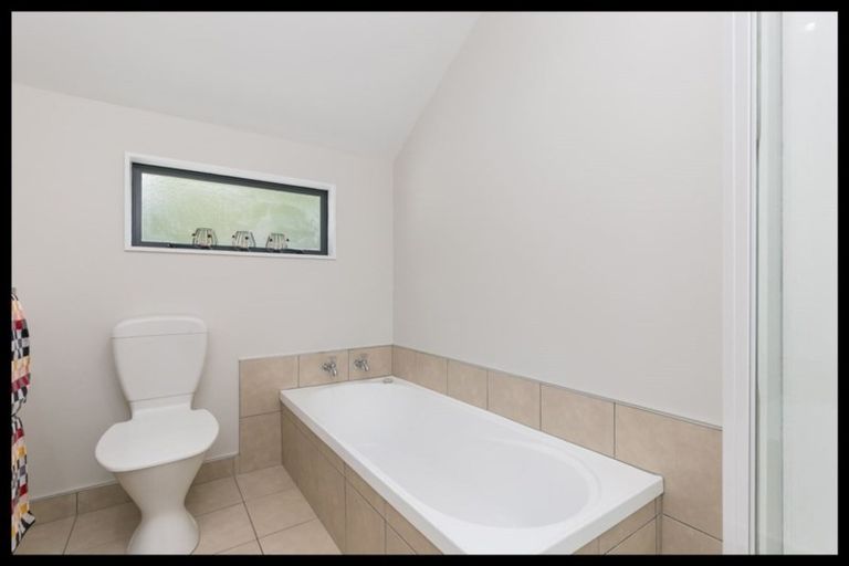 Photo of property in 25u2 Hollies Crescent, Johnsonville, Wellington, 6037