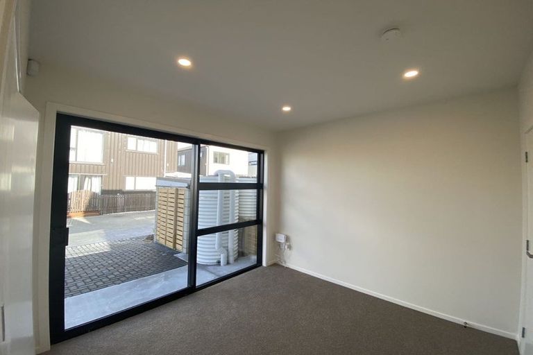 Photo of property in 21 Tahingamanu Road, Hobsonville, Auckland, 0616