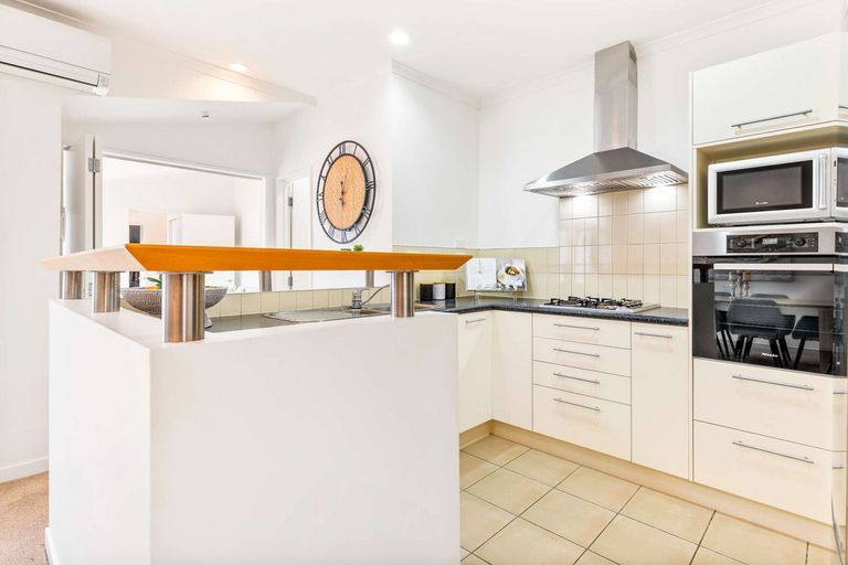 Photo of property in 36 Gunner Drive, Te Atatu Peninsula, Auckland, 0610