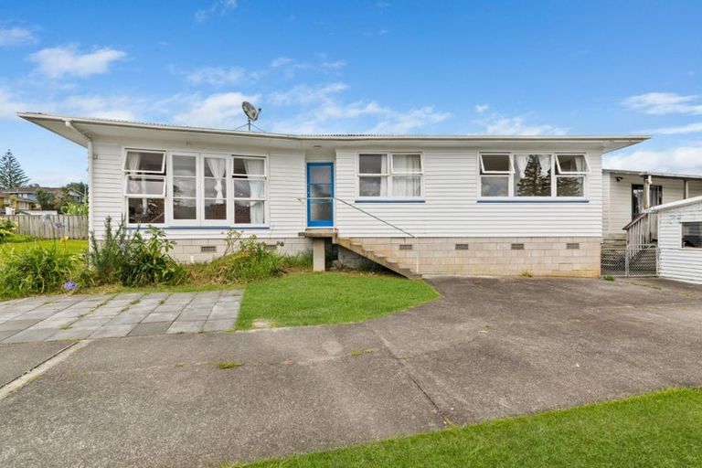 Photo of property in 5 Sunvue Road, Glen Eden, Auckland, 0602