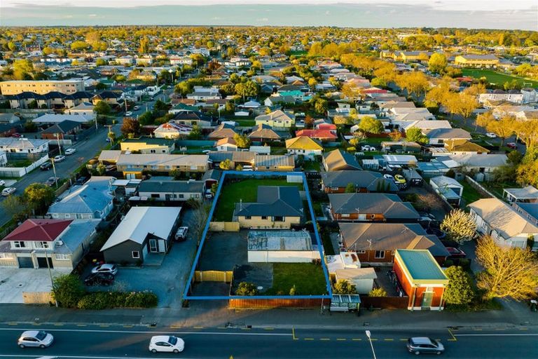 Photo of property in 327 Ferry Road, Waltham, Christchurch, 8011