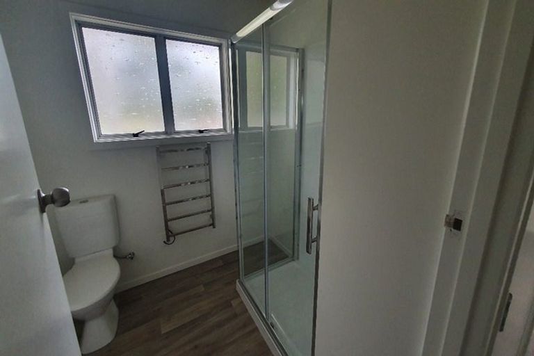 Photo of property in 24 Walton Street, Red Beach, 0932