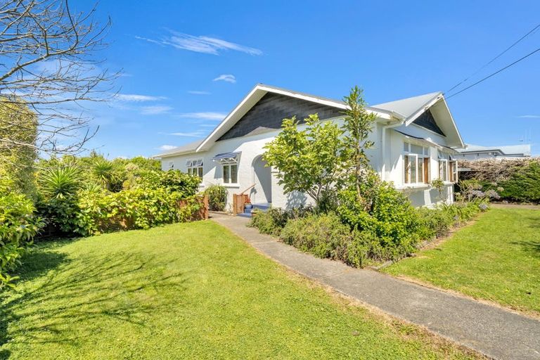 Photo of property in 13 Ross Street, Marton, 4710