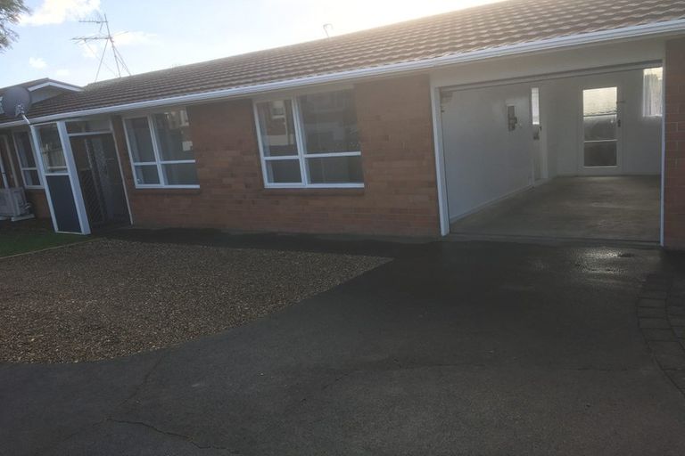 Photo of property in 1/97 Golf Road, New Lynn, Auckland, 0600