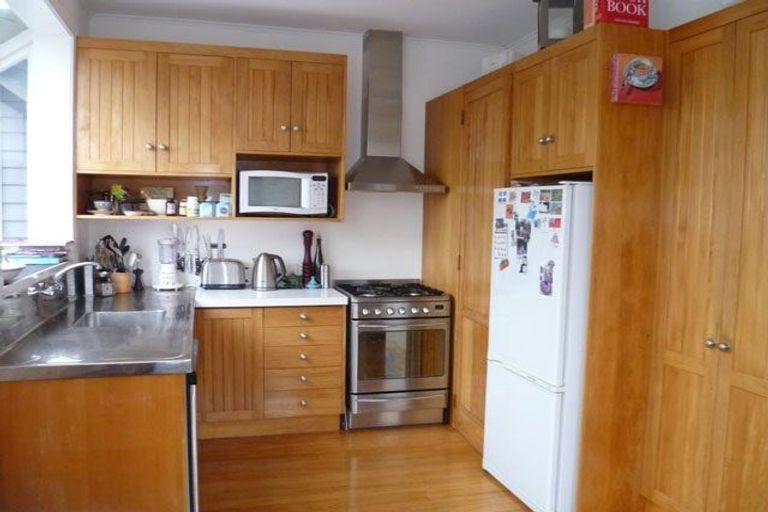 Photo of property in 61 Creswick Terrace, Northland, Wellington, 6012