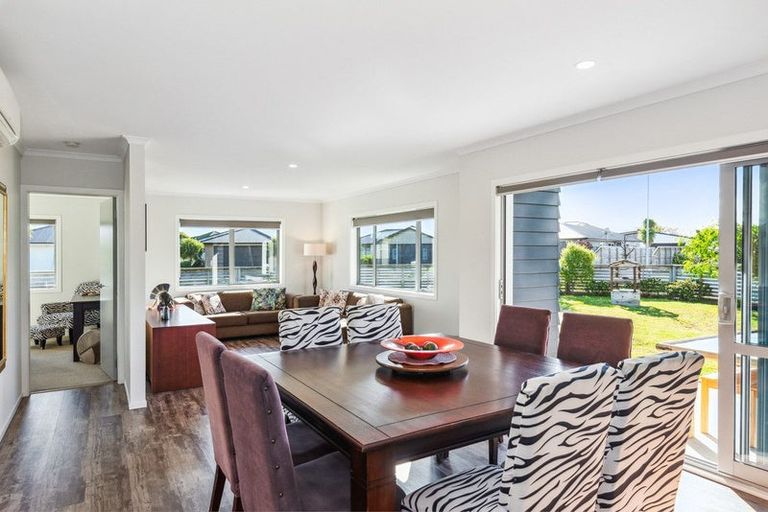 Photo of property in 10 Gallipoli Place, Paraparaumu, 5032