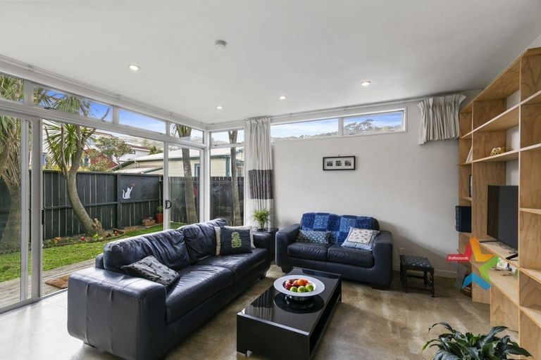 Photo of property in 139b The Parade, Island Bay, Wellington, 6023