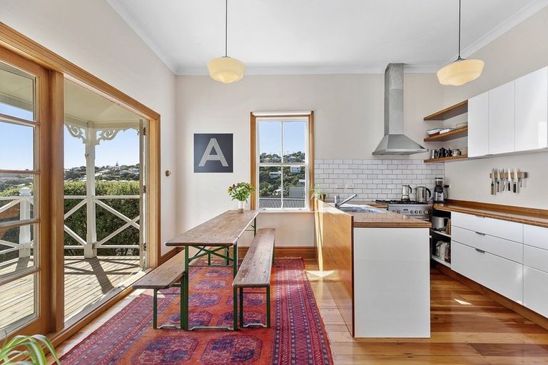 Photo of property in 19 Kopiko Way, Brooklyn, Wellington, 6021