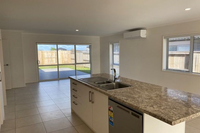Photo of property in 28 Sabre Street, Papamoa Beach, Papamoa, 3118