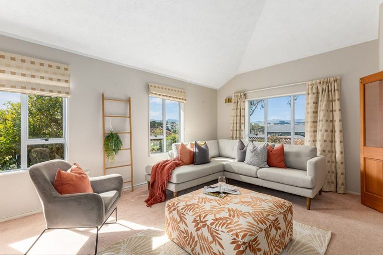 Photo of property in 10 James Cook Drive, Whitby, Porirua, 5024